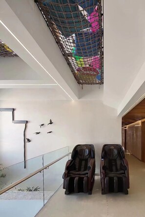 المنشأة من الداخل