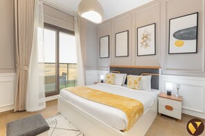 Apartamento superluxo, sacada, vista para a cidade | Ferros/tábuas de passar roupa, berços (sobretaxa), Wi-Fi de cortesia