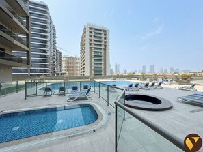 Hồ bơi ngoài trời 