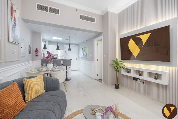 奢華公寓, 露台, 城市景 | 客廳 | 65 吋智能電視連有線電視頻道