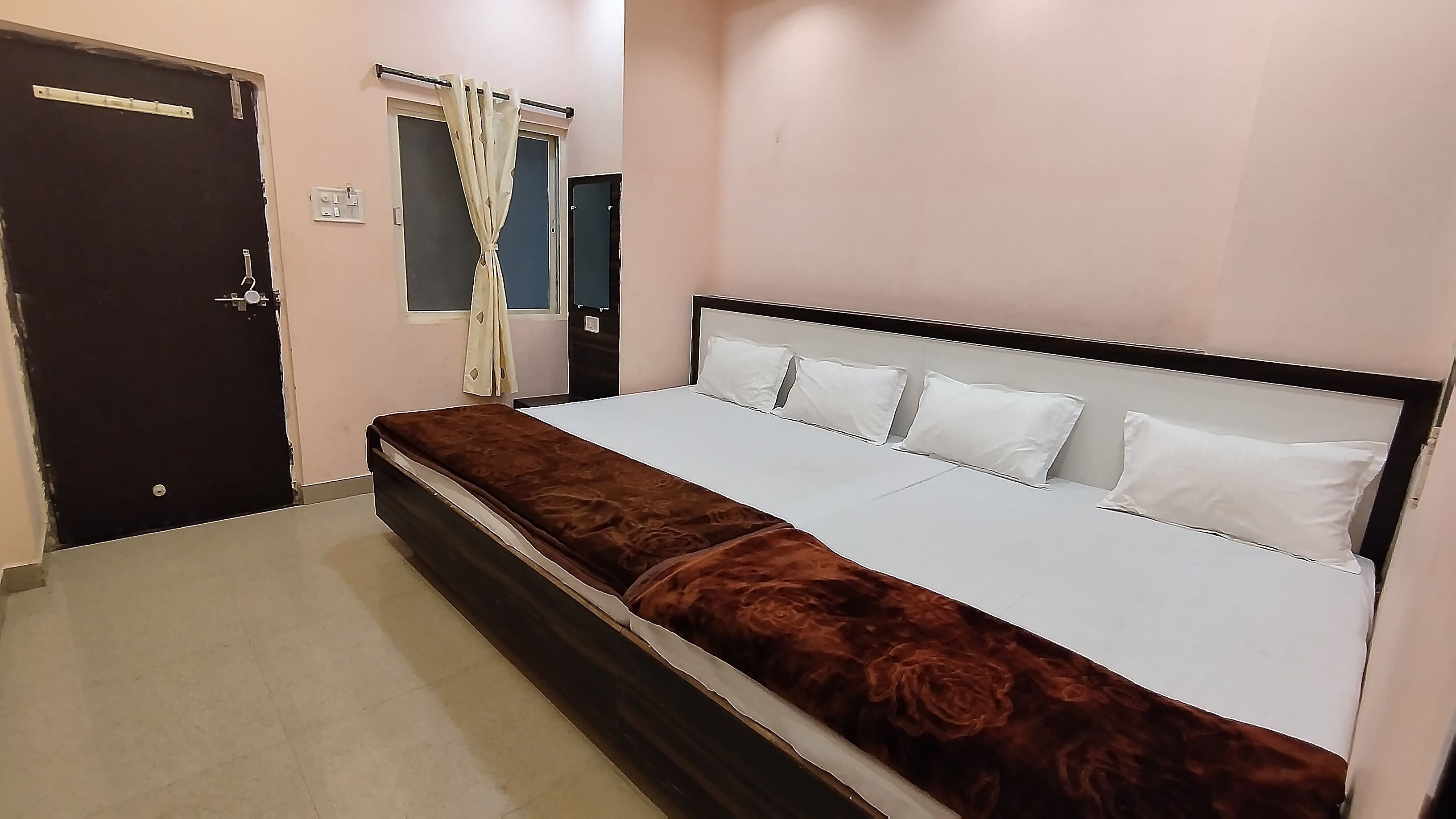 Family Room | Free WiFi