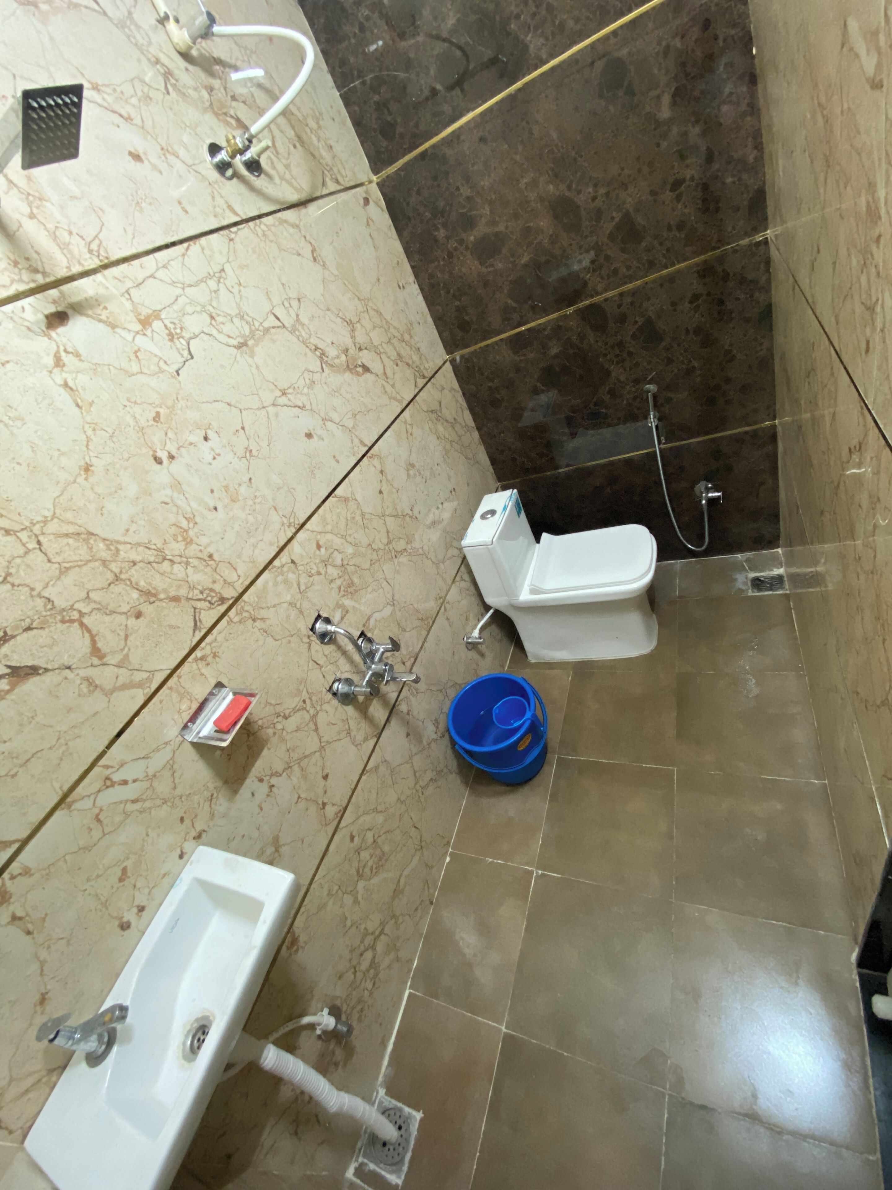 Triple Room | Bathroom | Shower, soap, shampoo, toilet paper