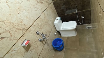 Triple Room | Bathroom | Shower, soap, shampoo, toilet paper