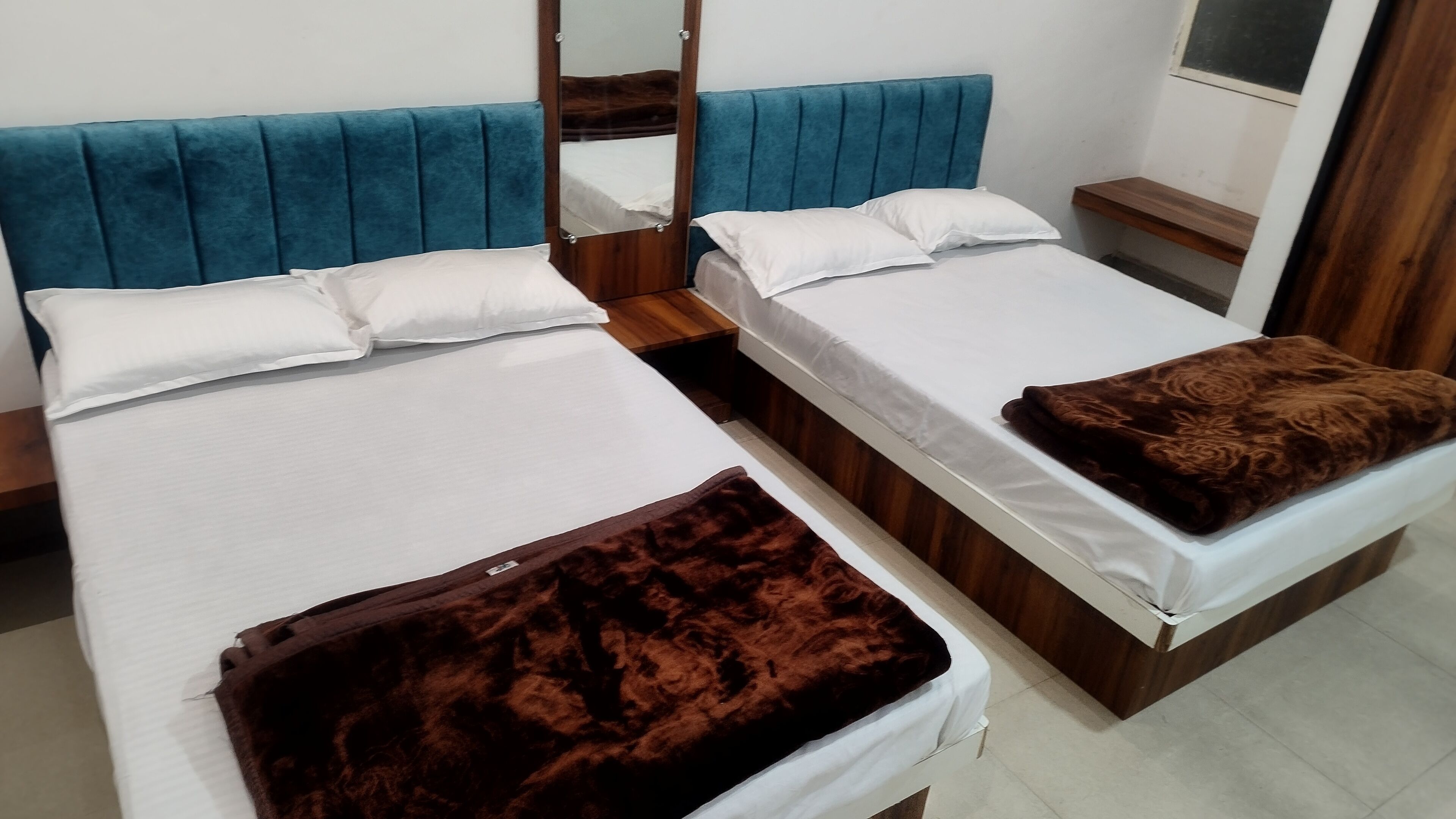 Dobbeltværelse med dobbeltseng eller 2 enkeltsenge | Gratis Wi-Fi