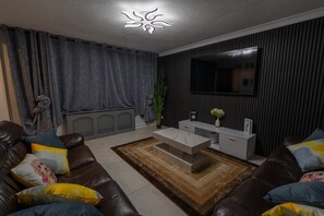 House, 2 Bedrooms, Smoking, Garden View | Living room - Charming 2 Bedroom Luxurious Home in Thamesmead South East London (London)