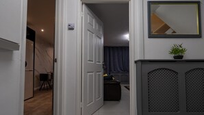 Unclassified image, 5 of 57, button - Charming 2 Bedroom Luxurious Home in Thamesmead South East London (London)