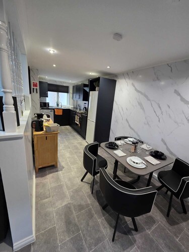 Charming 2 Bedroom Luxurious Home in Thamesmead South East London