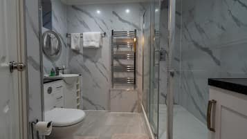 House, 2 Bedrooms, Smoking, Garden View | Bathroom