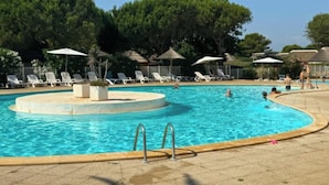 Pool - Mas Villa Ile des Pêcheurs - Family waterfront haven with large garden (Le Barcarès)