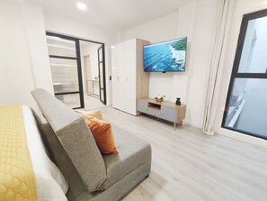 TV - Your Ideal Hideaway in Condesa – Elegant & Cozy (Mexico City)
