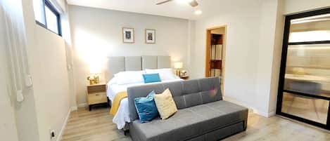 Skrivebord, strykejern/-brett, wi-fi og sengetøy