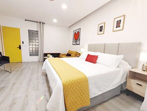 Desk, iron/ironing board, WiFi, bed sheets - Chic Condesa Studio | King + Sofa Bed | New (Mexico City)