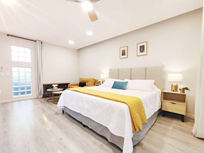 1 bedroom, desk, iron/ironing board, WiFi - Modern Studio Near Parks & Rest in Condesa (Mexico City)
