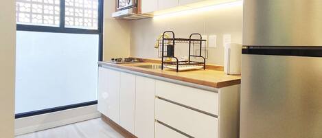 Fridge, microwave, oven, stovetop