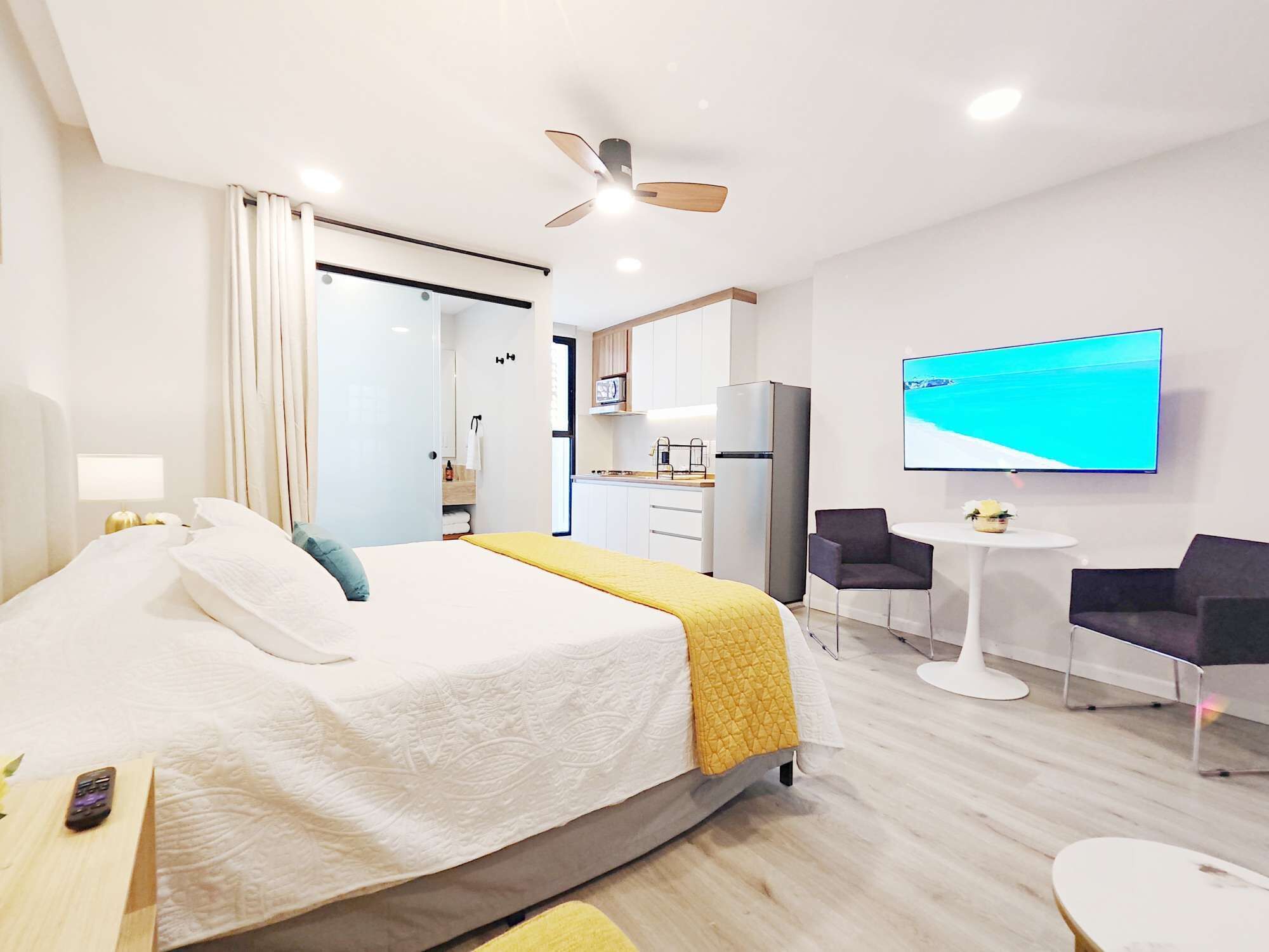 Skrivebord, strykejern/-brett, wi-fi og sengetøy