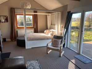 1 bedroom, WiFi, bed sheets - Waterside Studio Sanctuary (CN)