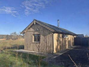 Exterior - Riverside Chalet | Cavan Lakes | Private Jetty (CN)