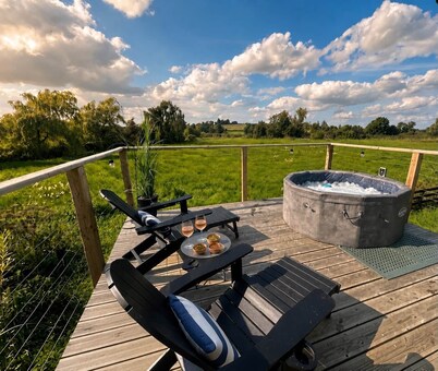 Waterside Cabin | Cavan Lakes | Hot Tub