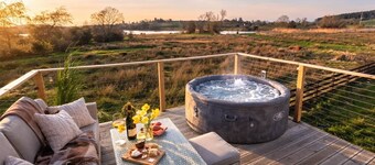 Waterside Cabin | Cavan Lakes | Hot Tub