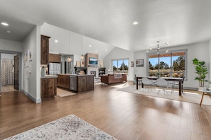 Interior - Brasada Ranch Elegance | Hot Tub| Bocce| Ping Pong (Powell Butte)