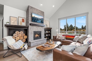 Smart TV, fireplace - Brasada Ranch Elegance | Hot Tub| Bocce| Ping Pong (Powell Butte)