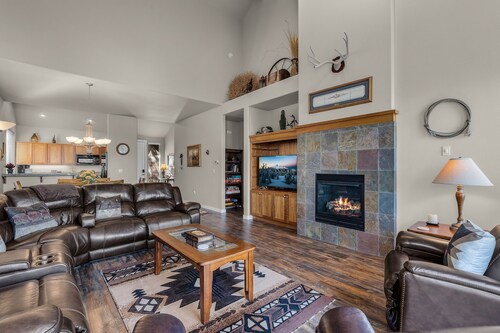 Eagle Crest Village Loop 10840 | Tranquil Retreat