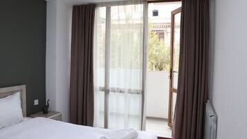 Iron/ironing board, WiFi, bed sheets