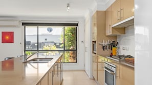 Fridge, microwave, oven, stovetop - Pet-Friendly Family Home in Beautiful Sunshine Bay (Sunshine Bay)