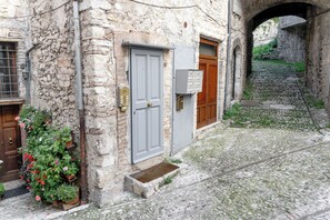 تفاصيل الفندق من الخارج