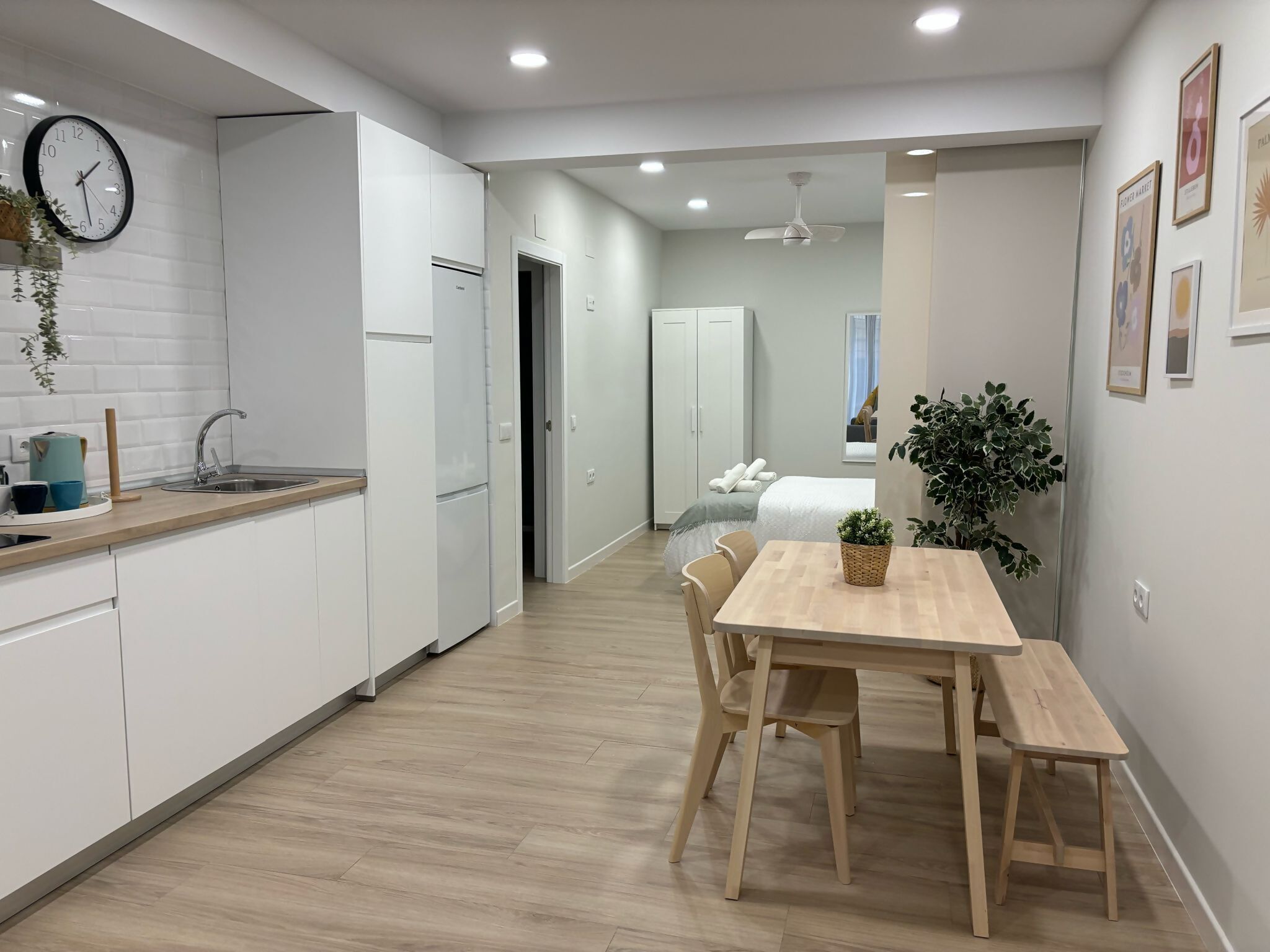 Bügeleisen/Bügelbrett, Reisekinderbett, WLAN, Bettwäsche