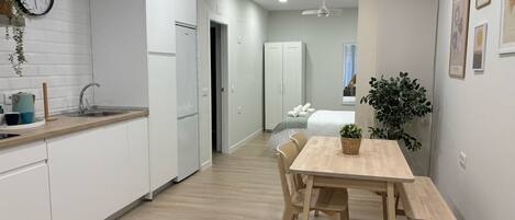 Bügeleisen/Bügelbrett, Reisekinderbett, WLAN, Bettwäsche