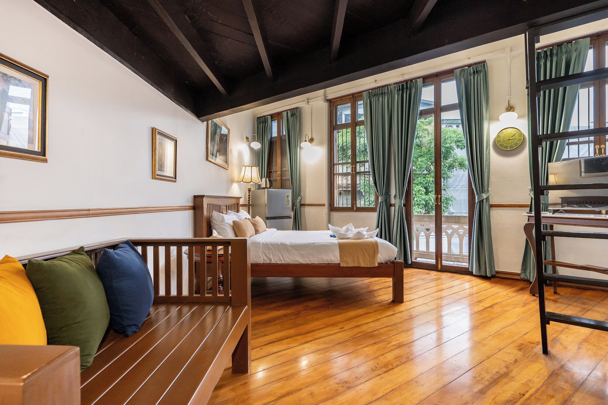 Superior-Vierbettzimmer, 2 Queen-Betten, Balkon, Stadtblick | Kostenloses WLAN