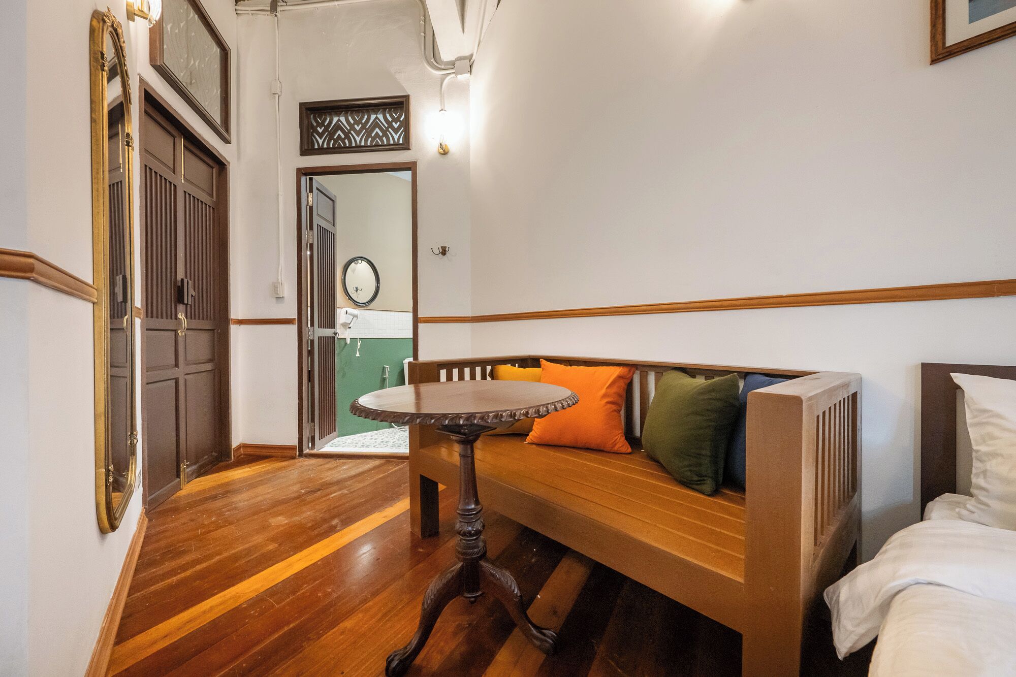 Superior Quadruple Room, 2 Queen Beds | Bathroom | Free toiletries, hair dryer, towels, soap