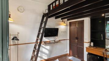 Deluxe Double or Twin Room, Balcony, City View | Free WiFi