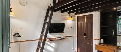 Deluxe Quadruple Room, 2 Queen Beds | Free WiFi