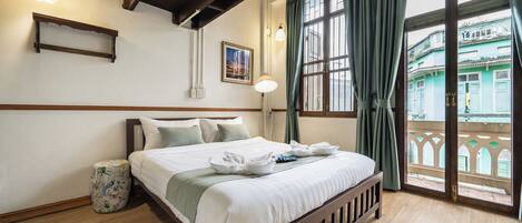 Deluxe Quadruple Room, 2 Queen Beds, Balcony, City View