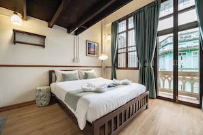 Deluxe Quadruple Room, 2 Queen Beds, Balcony, City View - Arun Sa Wad - 103 Nana (Bangkok)