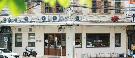 施設の正面