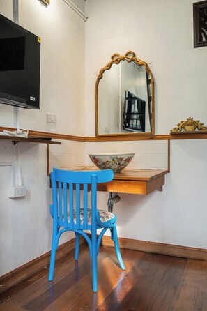 Deluxe-Vierbettzimmer, 2 Queen-Betten, Balkon | Kostenloses WLAN