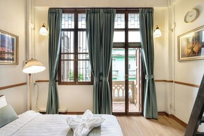 Deluxe-Vierbettzimmer, 2 Queen-Betten, Balkon, Stadtblick