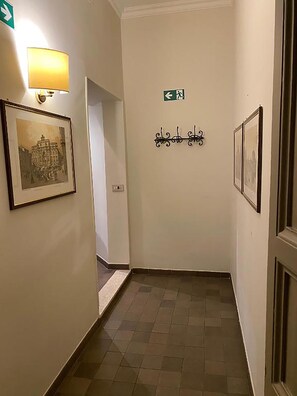 Appartamento (1 Bedroom) | Area soggiorno | Smart TV 32 pollici con canali via cavo