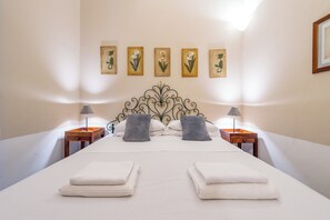 Apartment (1 Bedroom) - 3 House by Ghor (Rome)