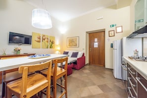Apartment (1 Bedroom) | Private kitchen | Oven, espresso maker, electric kettle - 3 House by Ghor (Rome)