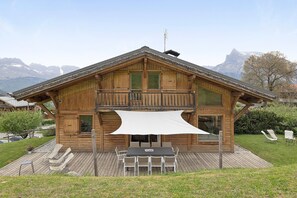 Exterior - Chalet 'La Transhumance' with Mountain View, Balcony and Wi-Fi (Combloux)