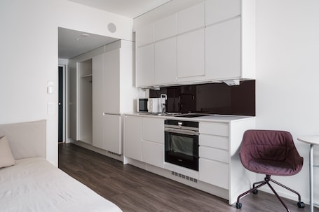 Comfort Apartment, City View | Private kitchen | Full-size fridge, microwave, oven, stovetop