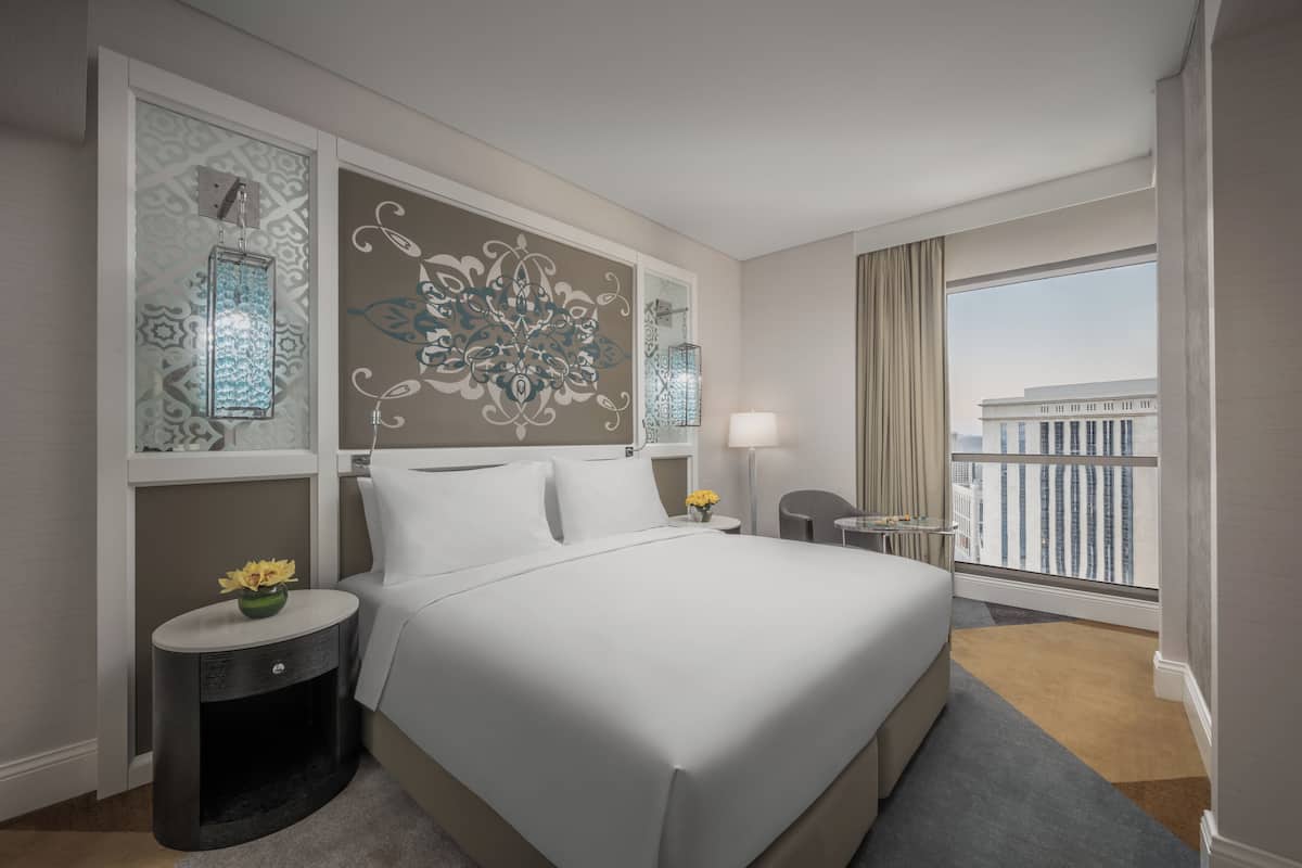 Room, 1 King Bed (Guest Room) | Down comforters, minibar, in-room safe, blackout drapes