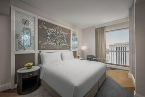 Room, 1 King Bed (Guest Room) | Minibar, in-room safe, blackout drapes, iron/ironing board - Rotana Jabal Omar (Makkah)