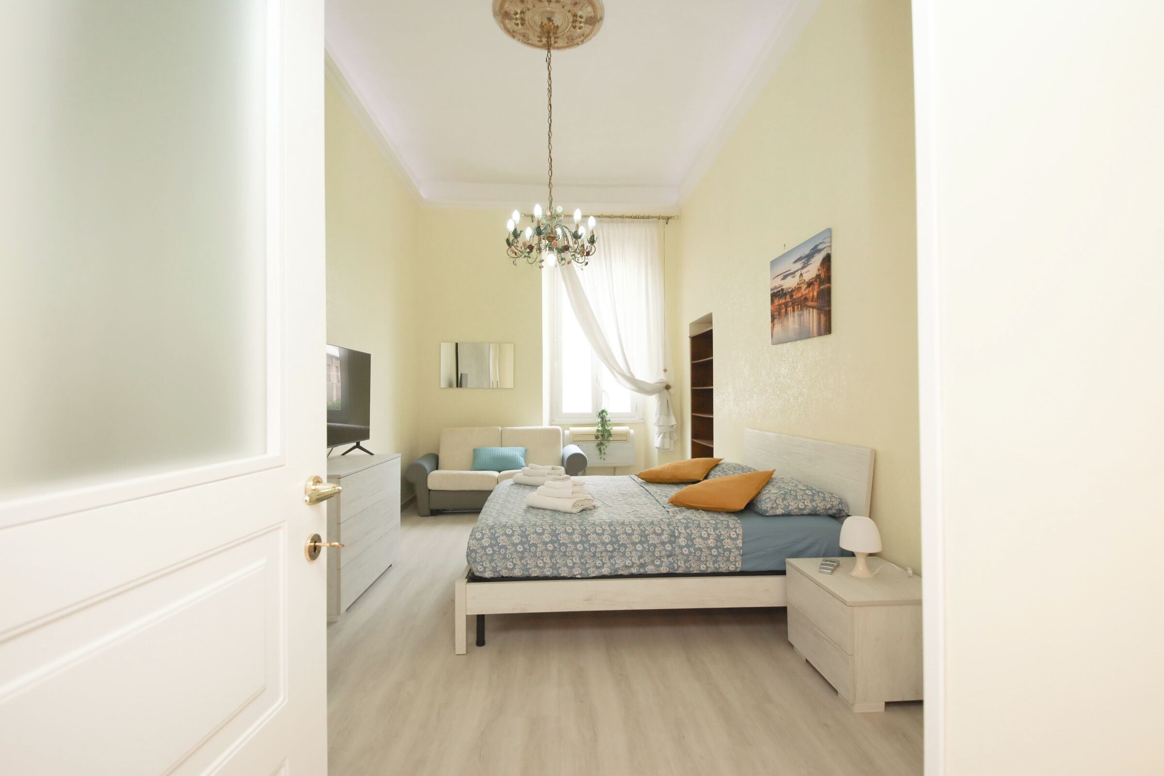 Apartment (2 Bedrooms) | 2 bedrooms, iron/ironing board, bed sheets