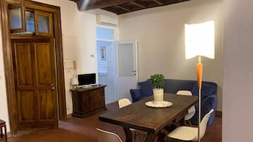 Apartment (2 Bedrooms) | Living area