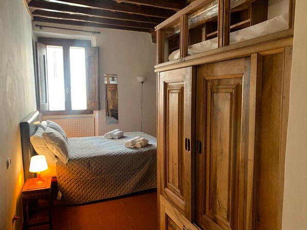 Apartment (2 Bedrooms) | 2 Schlafzimmer, Bügeleisen/Bügelbrett, Babybetten, Bettwäsche